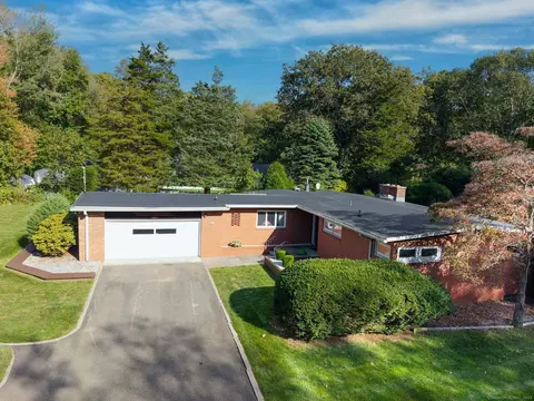 67 Melody Ln, Ivoryton, CT 06442