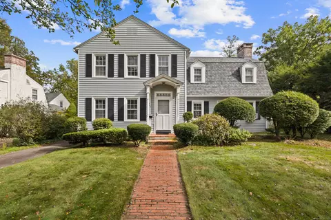 302 Quaker Ln N, West Hartford, CT 06119
