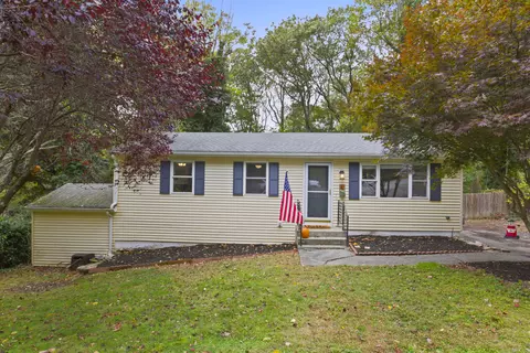5 Ledgewood Dr, Gales Ferry, CT 06335