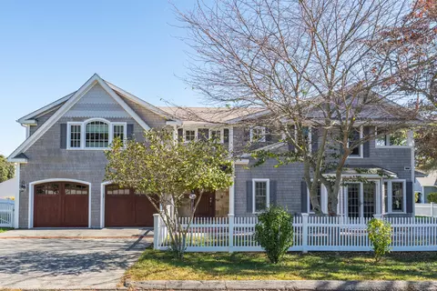 35 Bellaire Rd, East Lyme, CT 06357