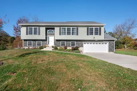 34 Pear Tree Dr, Naugatuck, CT 06770