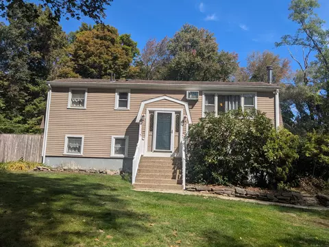38 White Plains Rd, Norwich, CT 06360