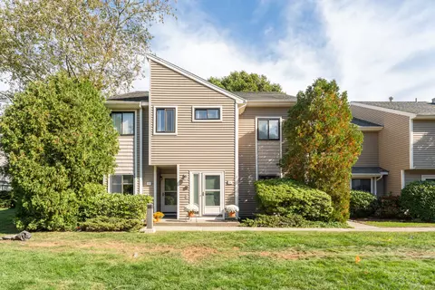 74 Turtle Bay Dr #74, Branford, CT 06405