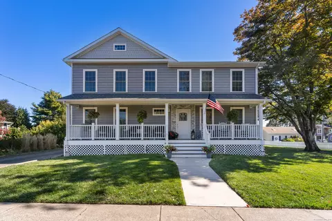75 Harbor St, Branford, CT 06405