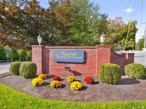267 Mayfield Dr #267, Trumbull, CT 06611