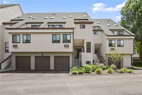 79 Harbor Dr #320, Stamford, CT 06902