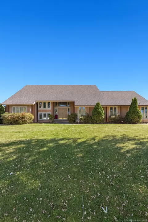 1 Deanne Lynn Cir, Windsor, CT 06095