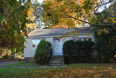 73 Yale Ave, Middlebury, CT 06762