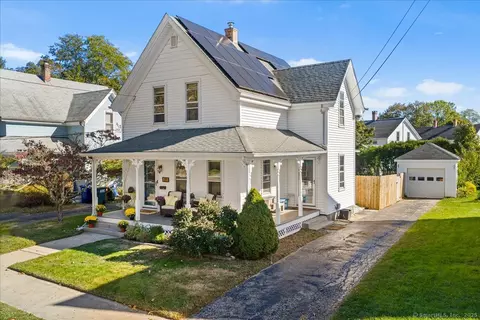 44 Moss St, Pawcatuck, CT 06379