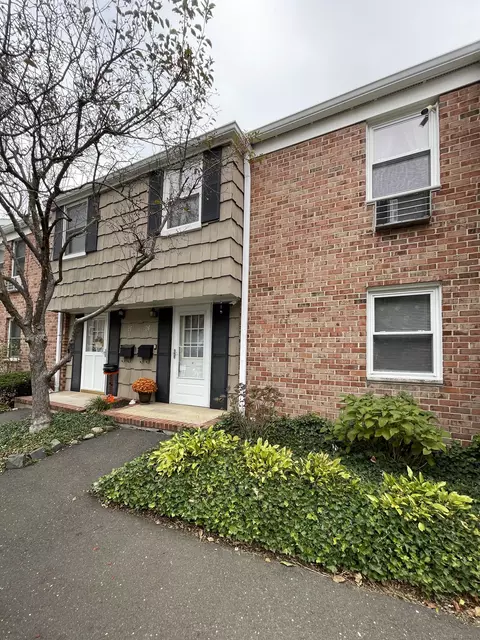 26 Weed Hill Ave #L, Stamford, CT 06907