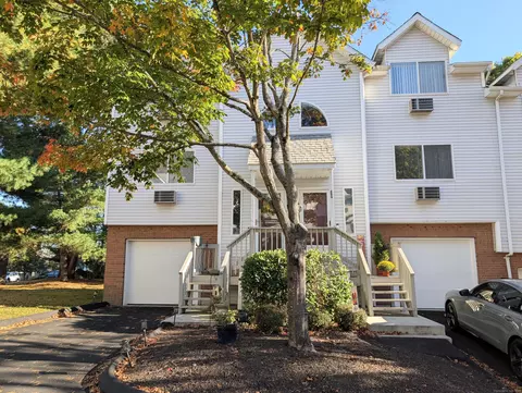 925 Oronoke Rd #18B, Waterbury, CT 06708
