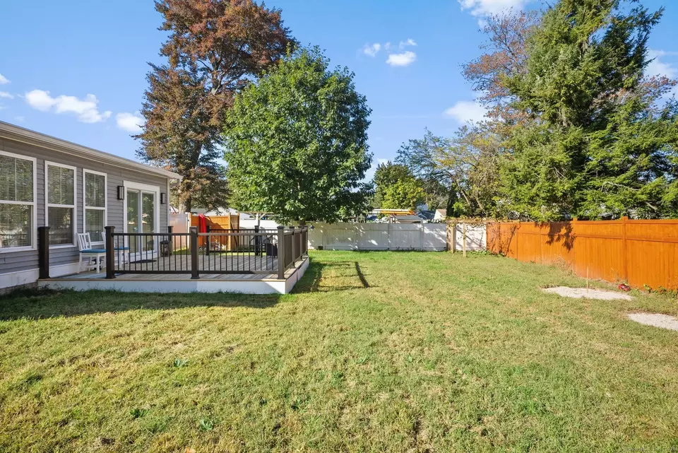 Exterior - 48 Suffolk Dr, East Hartford, CT 06118 photo 5 of 8