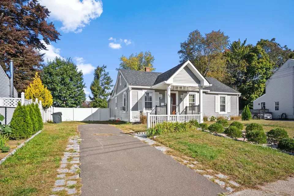 Exterior - 48 Suffolk Dr, East Hartford, CT 06118 photo 3 of 8