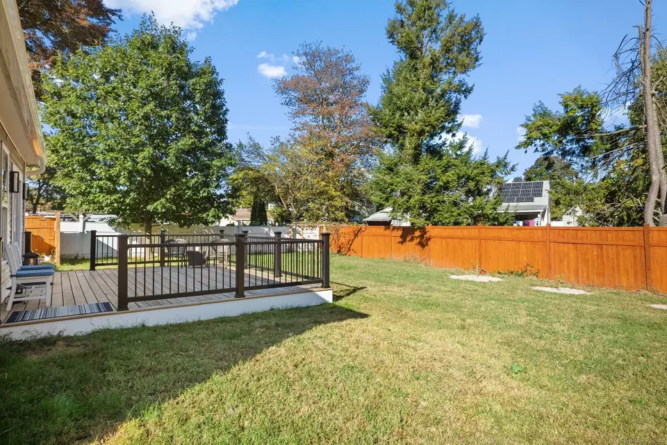Exterior - 48 Suffolk Dr, East Hartford, CT 06118 photo 6 of 8