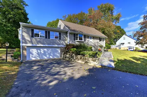 320 Islandview Rd, Stratford, CT 06614