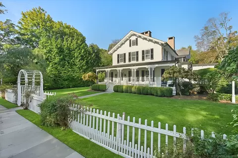 944 Pequot Ave, Southport, CT 06890