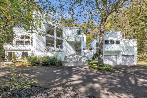 110 Blue Trl, Hamden, CT 06518