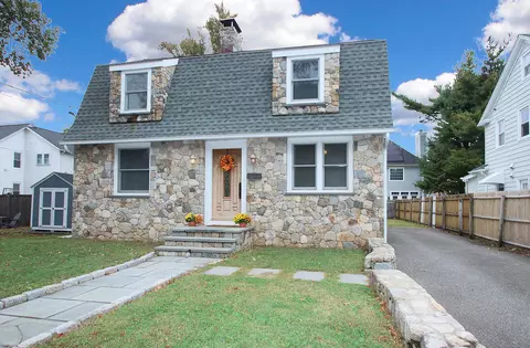 27 Bradley St, Fairfield, CT 06824