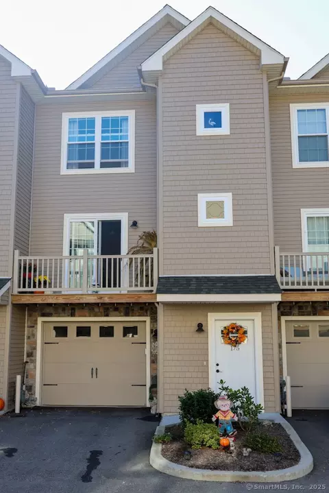64 Scotch Cap Rd #175, Quaker Hill, CT 06375