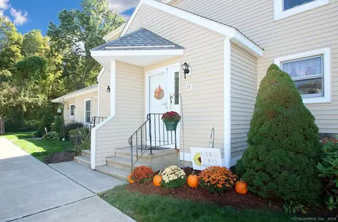 3 The Hamlet #F, Enfield, CT 06082