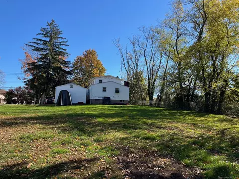 30 Thompson St, East Haven, CT 06513