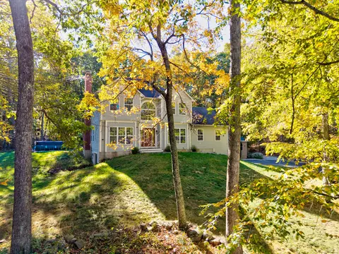 19 Thomas Dr, Tolland, CT 06084