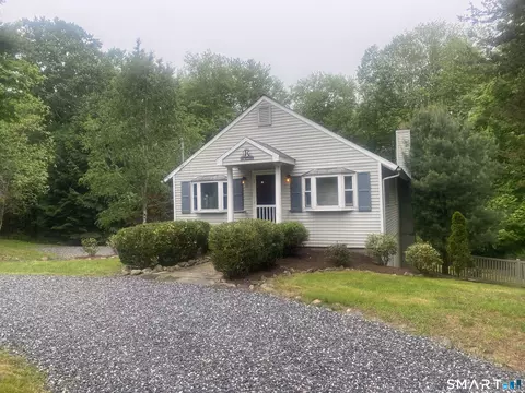 34 Transylvania Rd, Woodbury, CT 06798