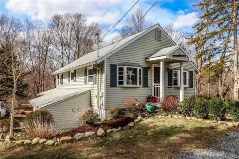 34 Transylvania Rd, Woodbury, CT 06798