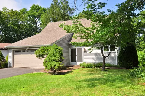 94 Clubhouse Rd, Windsor, CT 06095