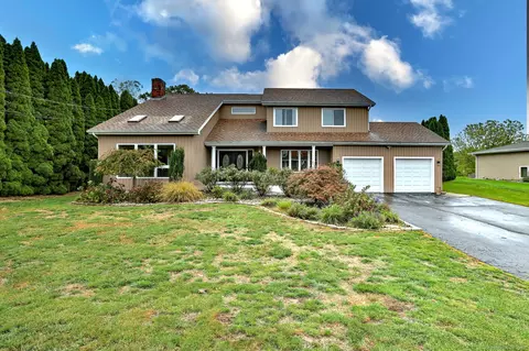 91 Angela Dr, East Haven, CT 06512