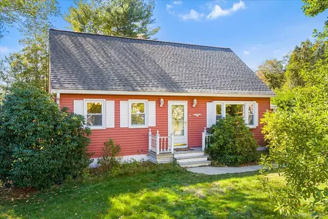 8 Aspen Ct, Norwich, CT 06360