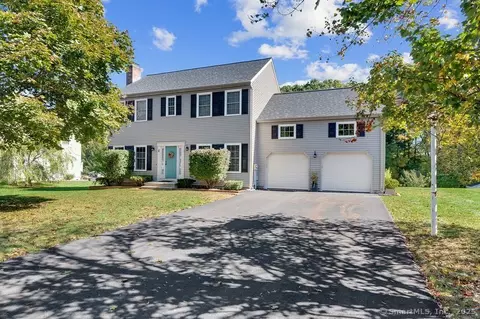6 Trailside Dr, Wallingford, CT 06492