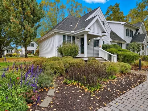 11 Augusta Cir #11, Moodus, CT 06469