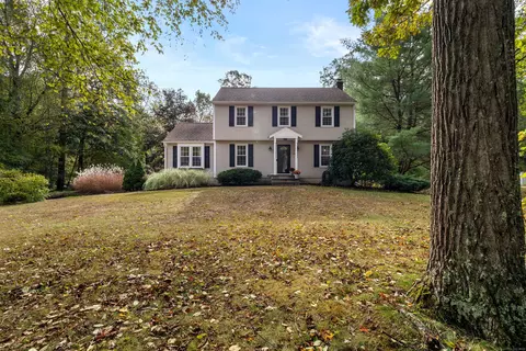 25 Olde Orchard Rd, Clinton, CT 06413