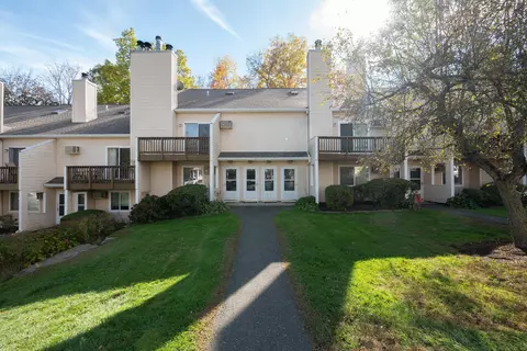 8 Rose Ln #24-8, Danbury, CT 06811
