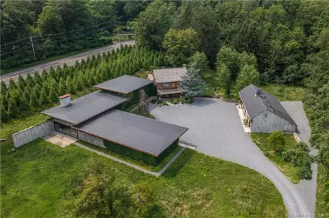 4 Good Hill Rd, Weston, CT 06883