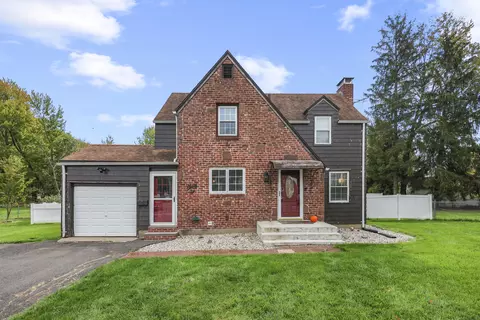 36 Hartt Ln, Newington, CT 06111