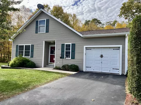 7 Trading Cove Cir #7, Norwich, CT 06360