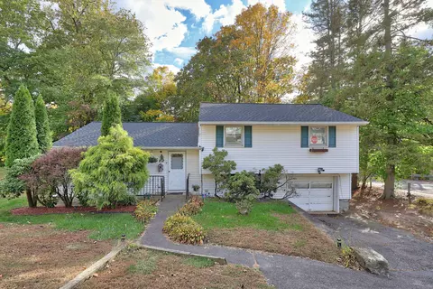 212 Pearl Lake Rd, Waterbury, CT 06706