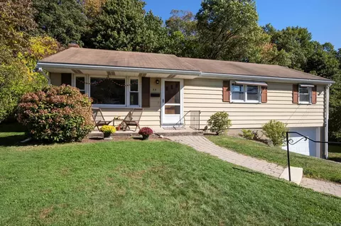 33 Fox Hill Dr, Vernon, CT 06066