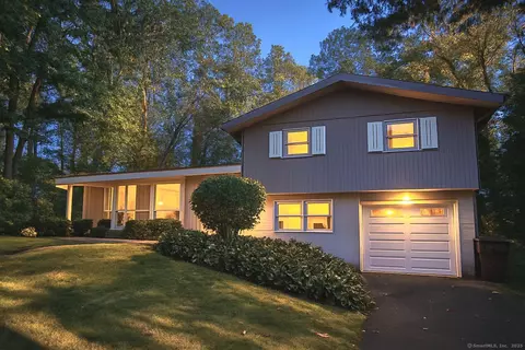 21 Idylwood Dr, Northford, CT 06472