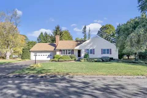 11 Laurel St, Trumbull, CT 06611