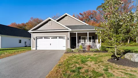 10 Grace Ln #10, Moosup, CT 06354
