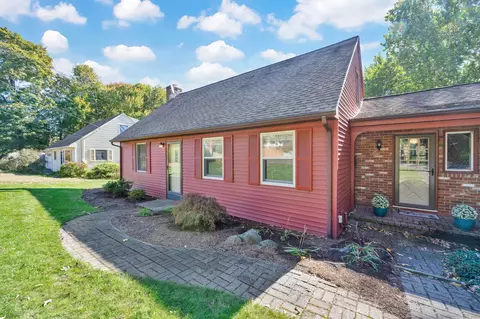 16 Knox Pl, Bristol, CT 06010