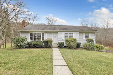 19 Robin Ln, Shelton, CT 06484