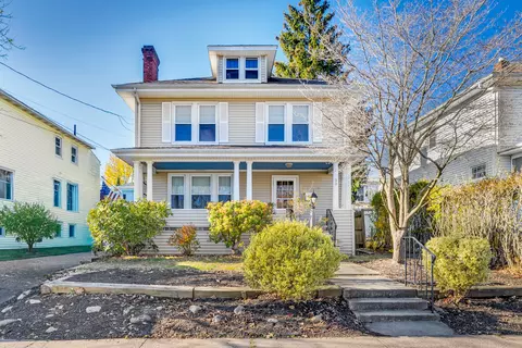 39 Fairlawn St, West Hartford, CT 06119