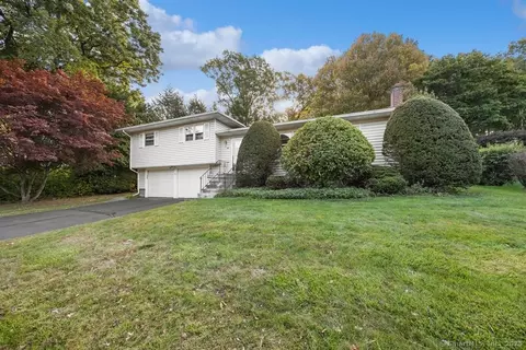 310 Parklawn Dr, Waterbury, CT 06708