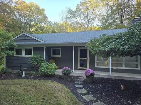 32 Old Green Rd, Sandy Hook, CT 06482