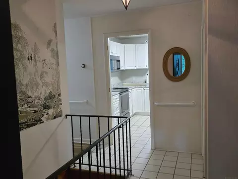 Entry Way - 32 Old Green Rd, Sandy Hook, CT 06482 photo 3 of 3