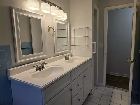 Bath - 32 Old Green Rd, Sandy Hook, CT 06482 photo 1 of 2